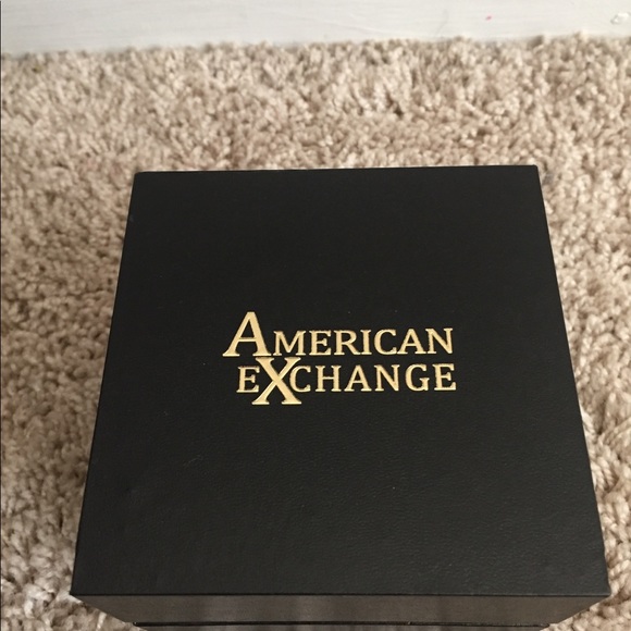 Exclusive Watch - Picture 1 of 2